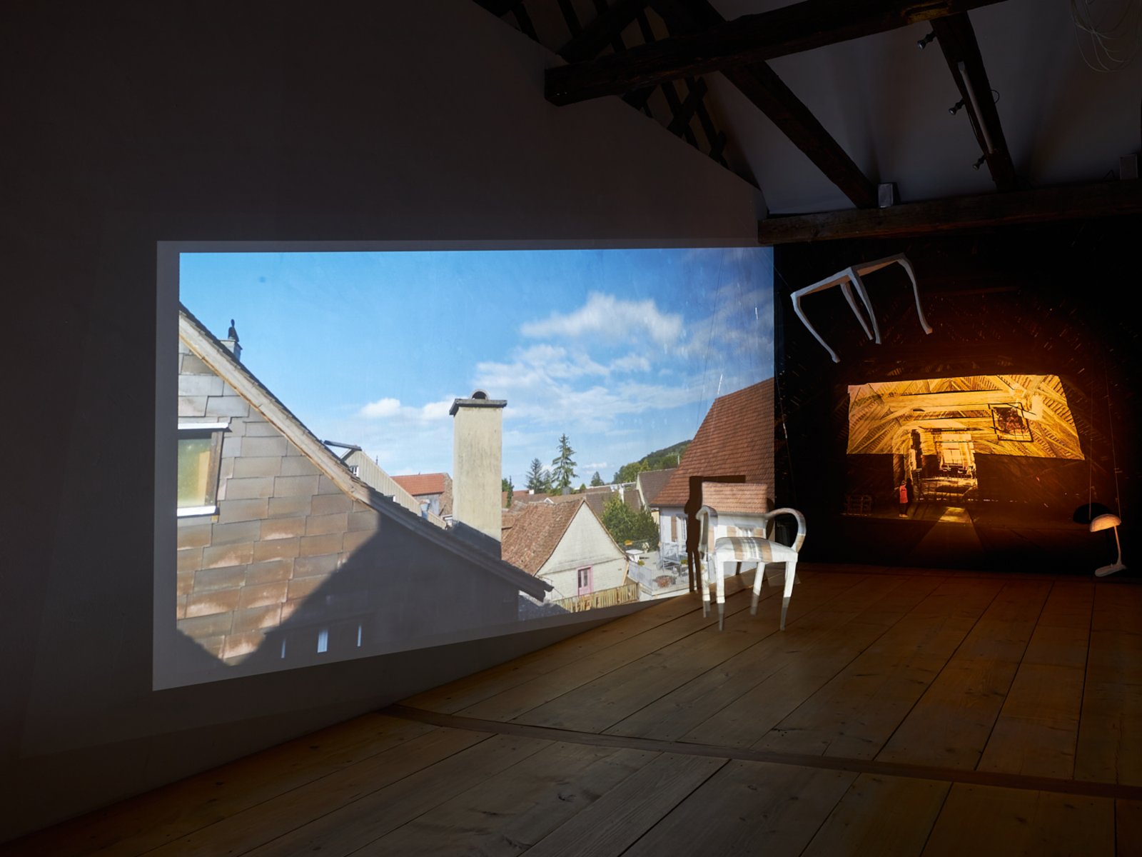 LEWEIS, wesen-t-lich, Installation im Haus zur Glocke (Dachstock), 2020 (Foto: Kaspar Schweizer)