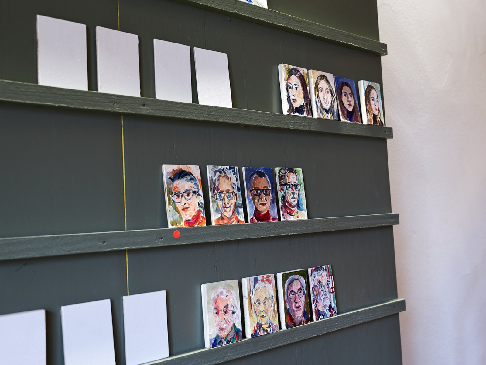 Porträtsalon im Rahmen der Ausstellung Malerei? Malerei!, Haus zur Glocke, 2019 (Foto: Kaspar Schweizer)