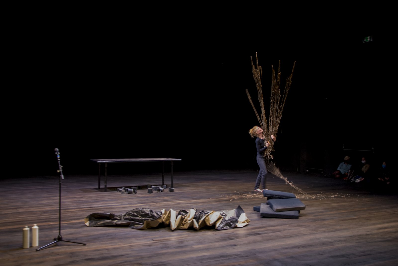 Gisela Hochuli, I feel. Partout – Platform for international Performance Art, Lausanne, 2020, Foto: Markus Goessi