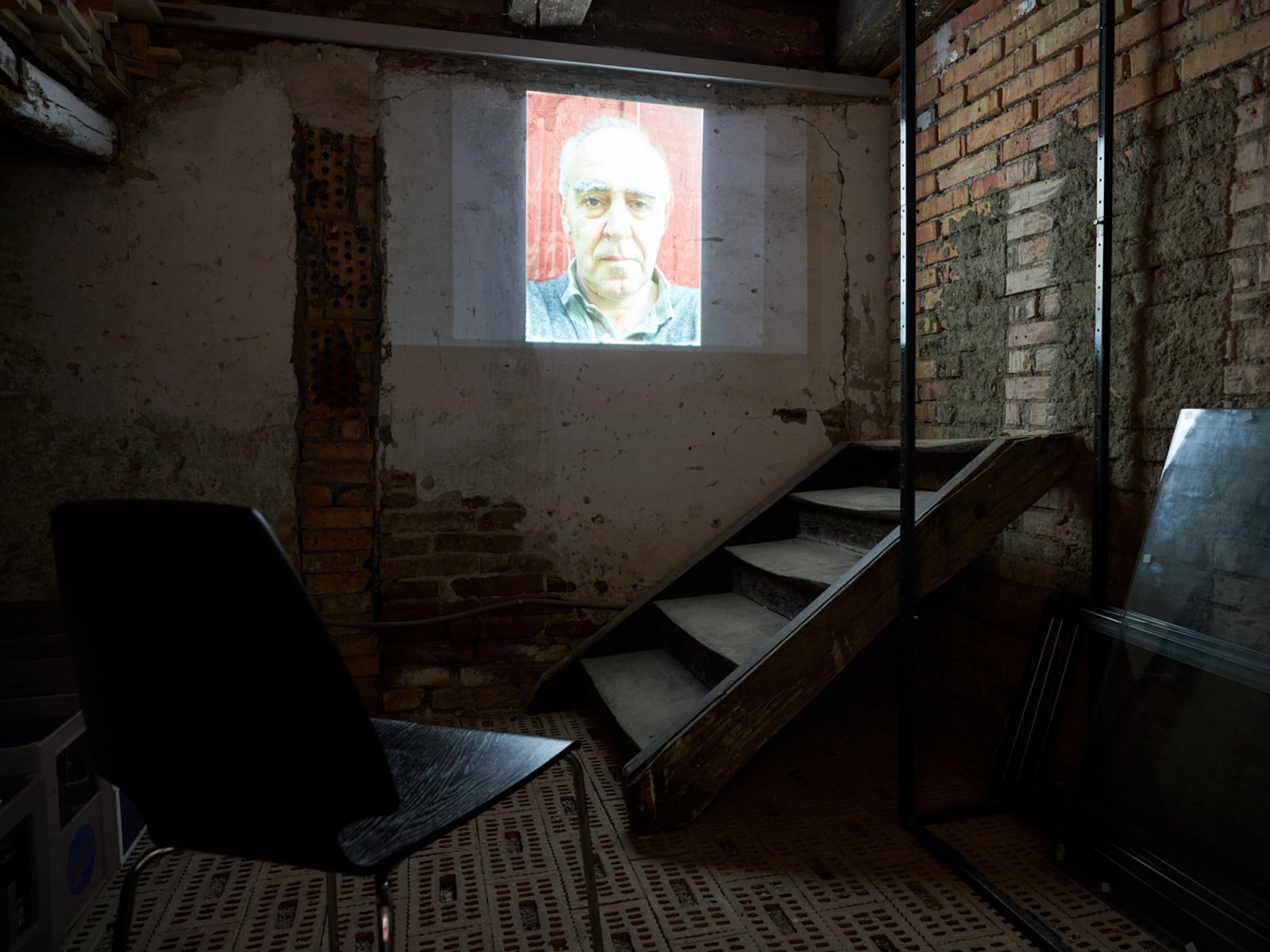 [Translate to English:] Max Bottini, natura morta – der ungeschönte Alltag, Installation im Haus zur Glocke, 2020 (Foto: Kaspar Schweizer)